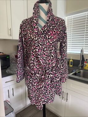 Victoria's Secret Pink and Black Leopard Print Plush Robe size XS/S